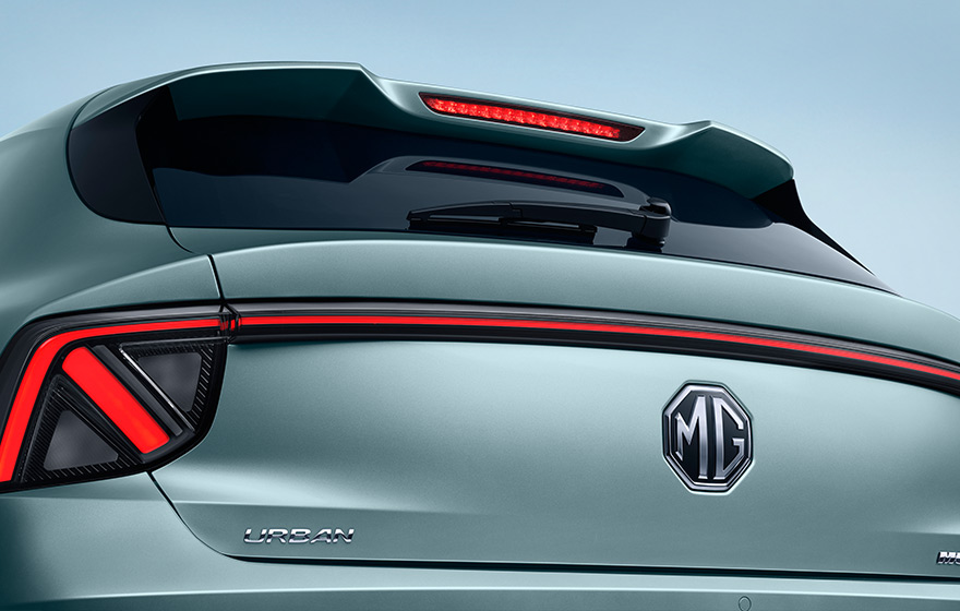 Full-Width LED Taillights<br/>3D horizontal integrated design with laser welding technology, featuring 36 position LEDs and 22 brake LEDs, delivering strong tech appeal and visual impact at night.