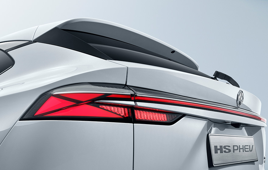 3D Energy-storage LED Taillights<br/>Composed of 95 LED beads, with an upward shape echoing the front headlights. The through-type design widens the rear visual effect, provides clear warning when braking, and delivers full recognition during night driving.