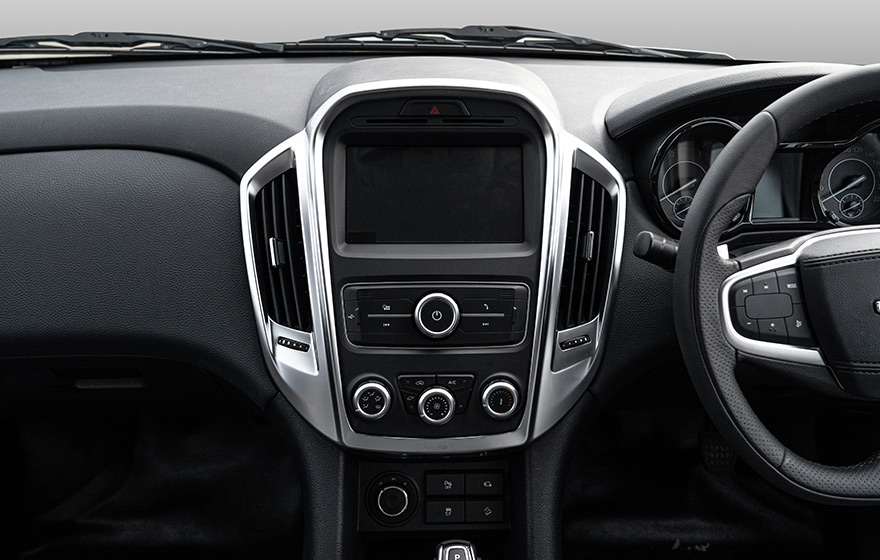 10-Inch HD Central Control Screen<br/>Equipped with a 10-inch HD touch central control screen, easy to operate with clear information display, enhancing cabin technology sense.