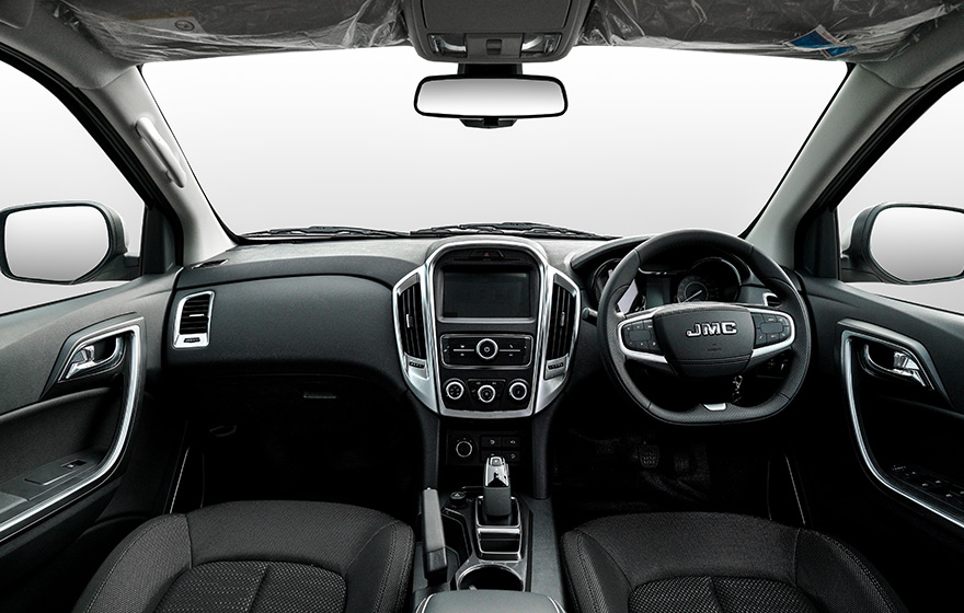 Exquisite Hand-Stitched Interior<br/>The interior adopts hand-stitched design with delicate workmanship and premium texture, highlighting exquisite cabin quality in details.<br/>