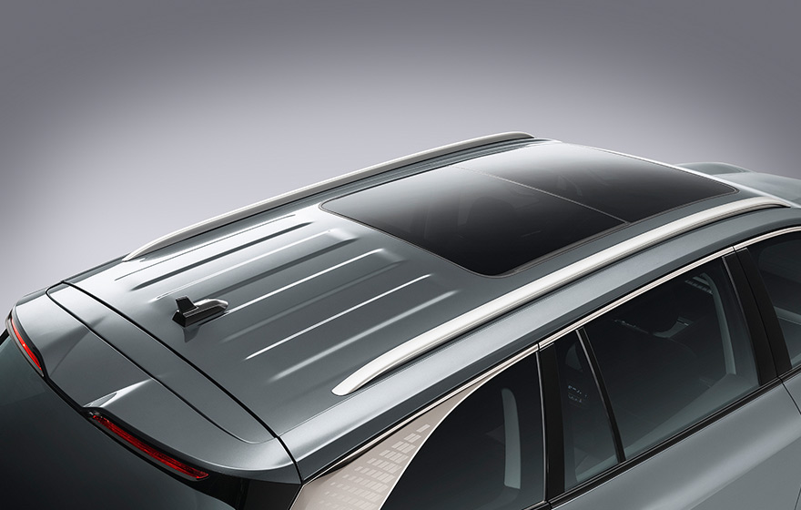 Silver Roof Rails<br/>Exquisite window chrome trim upgrades the premium feel; silver roof rails are practical and stylish, expanding outdoor loading capacity.
