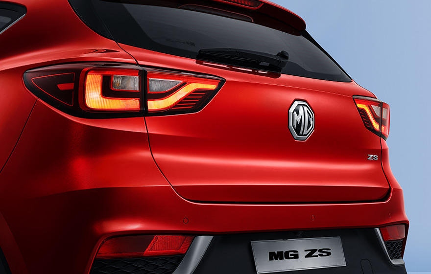 Dual Rear Fog Lamps 丨 Dual Reverse Lamps 丨 Rear Wiper